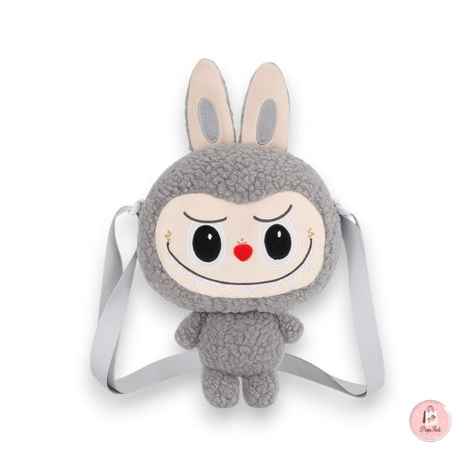 Sac bandoulière Labubu gris en forme de peluche, avec oreilles et bandoulière ajustable.